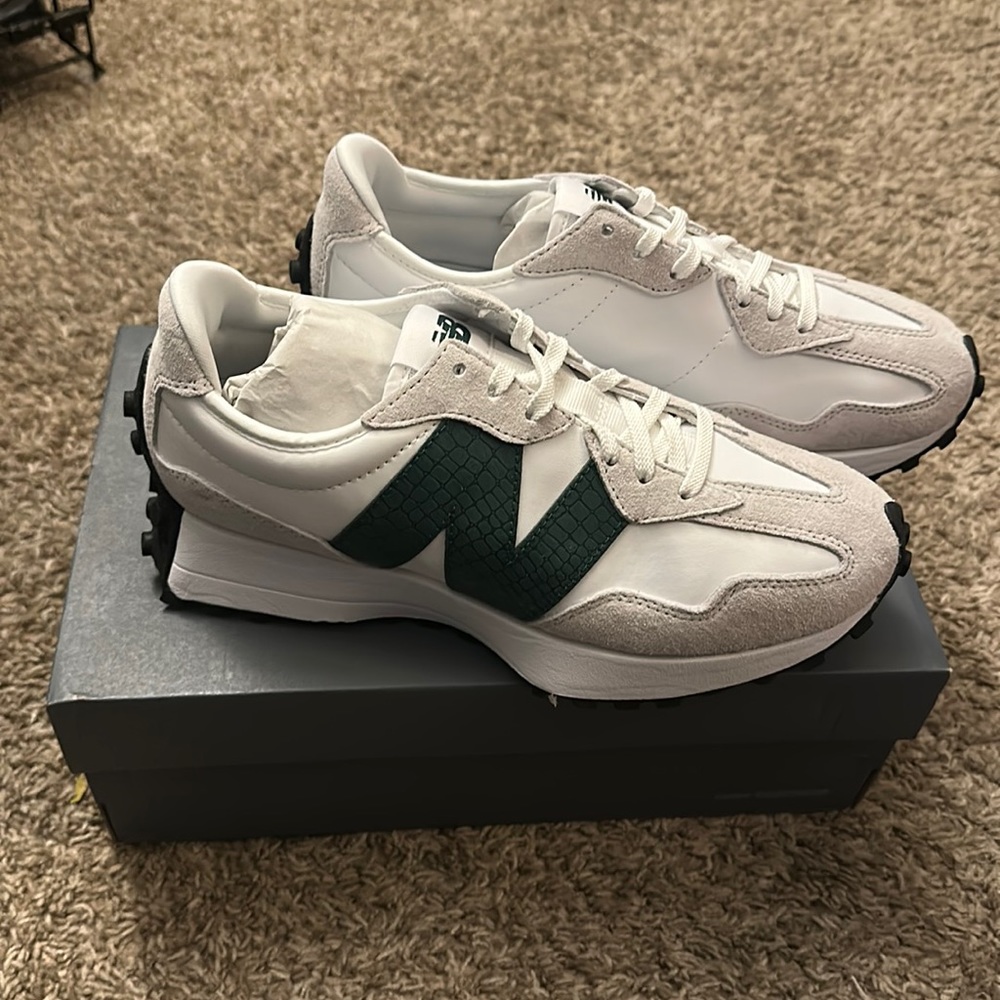 New Balance (327’s Lifestyle) 🐍